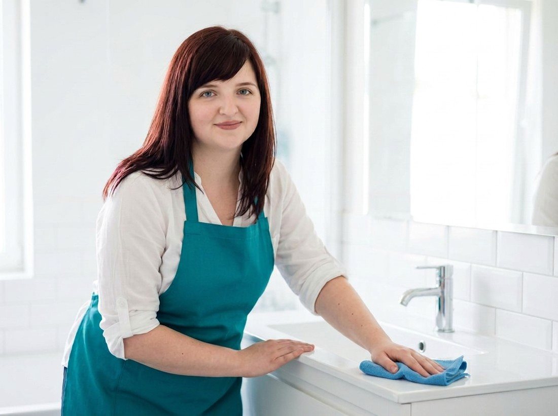 Sparkling clean, freshly sanitized modern bathroom